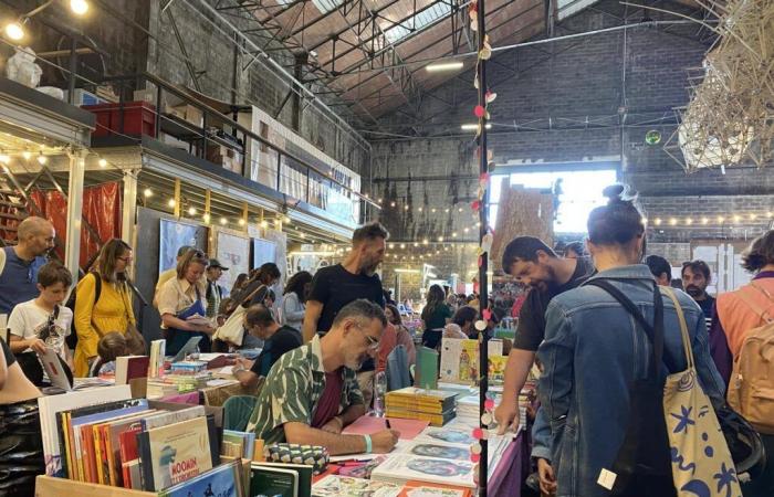 En
      el
      festival
      Gribouillis
      de
      Burdeos,
      el
      éxito
      de
      los
      libros
      infantiles