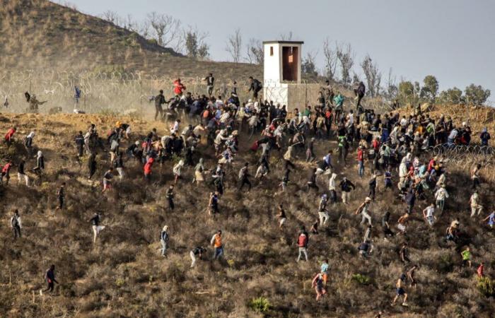 Cientos
      de
      migrantes
      no
      pueden
      llegar
      al
      enclave
      español
      de
      Ceuta