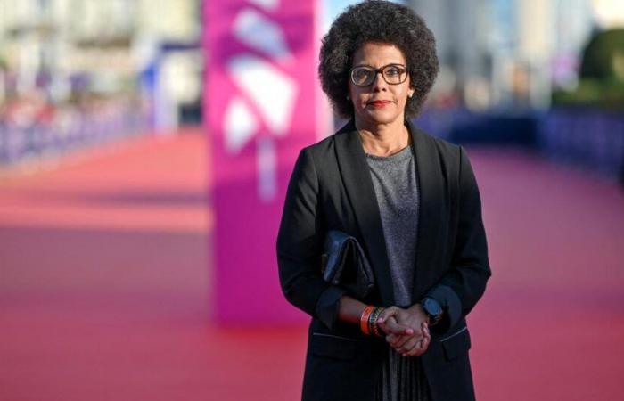 Audrey
      Pulvar
      camina
      por
      la
      alfombra
      roja
      del
      Festival
      de
      Cine
      de
      Deauville
      con
      su
      afro
      natural