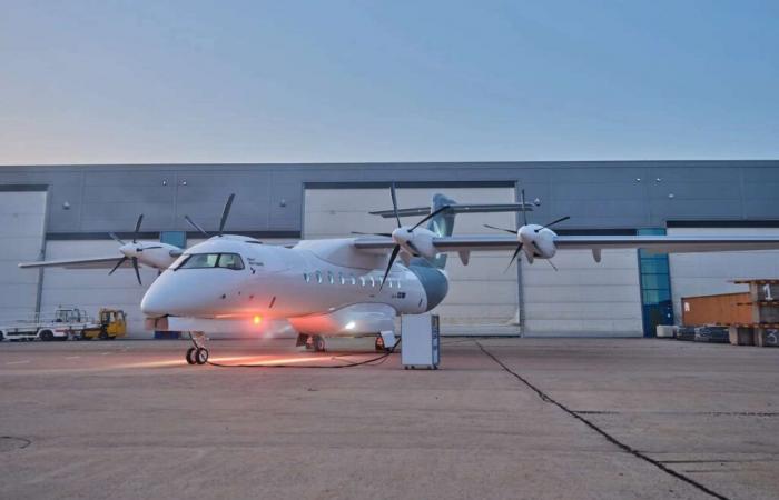 Se
      presenta
      por
      primera
      vez
      el
      avión
      de
      pasajeros
      híbrido-eléctrico
      ES-30
      –
      .