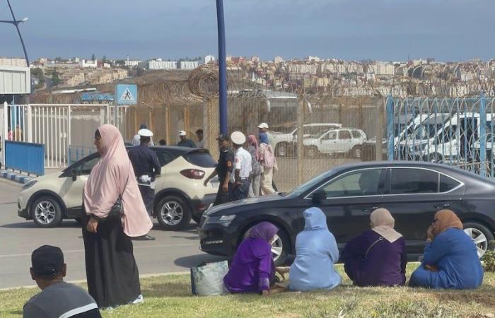 La
      calma
      vuelve
      poco
      a
      poco
      a
      la
      ciudad
      de
      Fnideq
      tras
      los
      intentos
      de
      migración
      masiva.