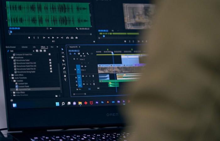 Adobe
      presenta
      el
      modelo
      de
      vídeo
      Firefly
      con
      IA
      –
      .