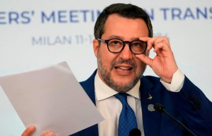 Fiscalía
      pide
      seis
      años
      de
      cárcel
      para
      Salvini
      por
      barco
      de
      migrantes