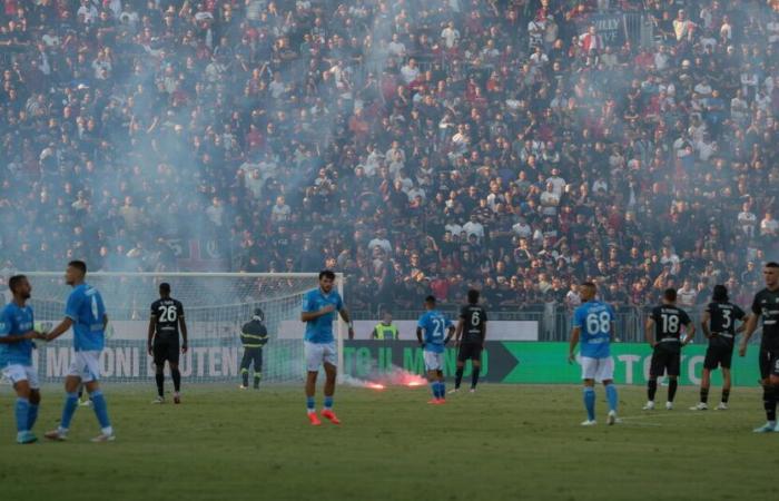 Cagliari-Napoli
      suspendido
      7′.
      Un
      auxiliar
      lesionado