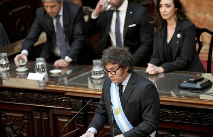 Javier
      Milei
      convierte
      la
      presentación
      del
      presupuesto
      en
      un
      espectáculo
      político-mediático
      –
      Mi
      Blog