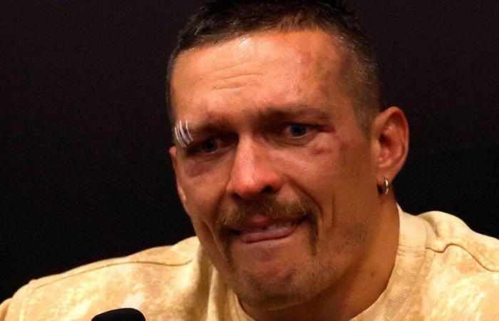 El campeón mundial ucraniano Usyk fue esposado en el aeropuerto polaco y Zelensky lo defendió