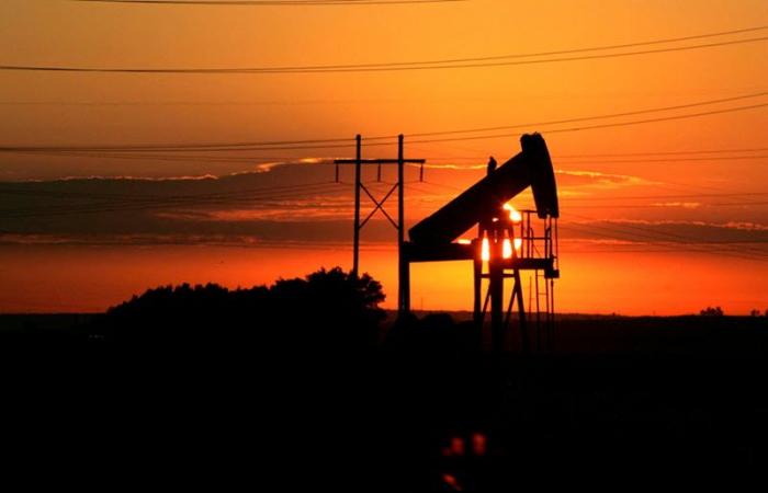 Los precios del petróleo caen a medida que aumentan los inventarios en EE.UU. Por Investing.com