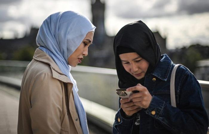 Las mujeres afganas se preparan para volver a la escuela en Escocia