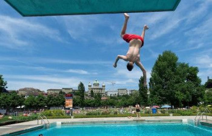 Temporada mixta en las piscinas suizas