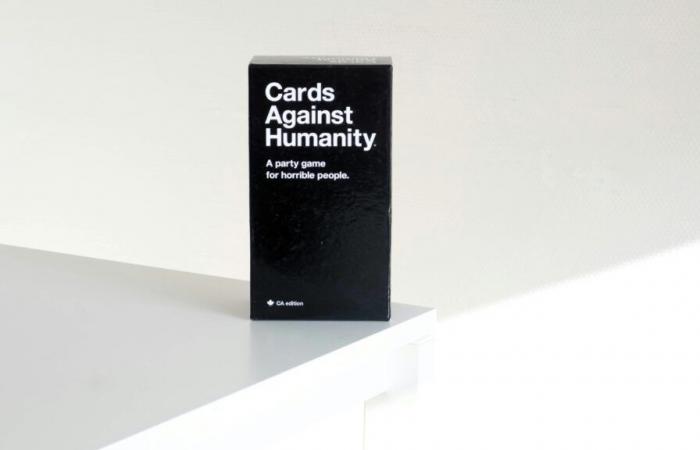 Cards Against Humanity demanda a Elon Musk