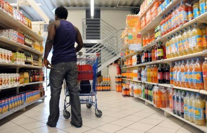 ¿Por qué los precios de los alimentos son un 40% más caros allí que en Francia continental?