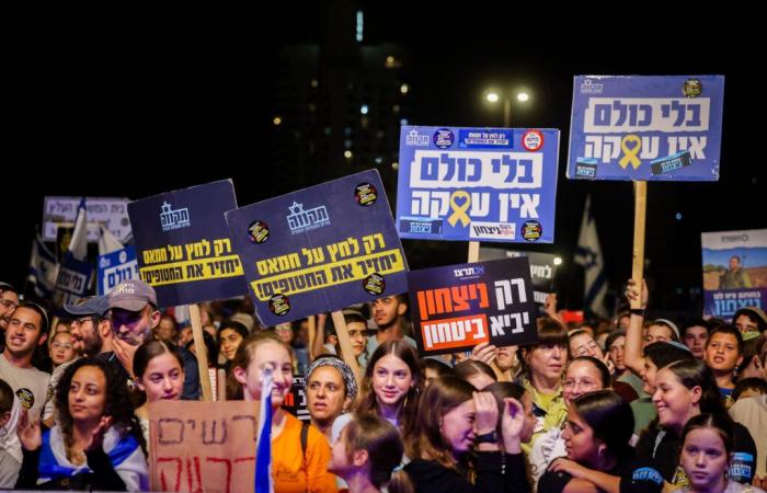 Miles de personas protestan en Tel Aviv para exigir acuerdo para liberar a rehenes