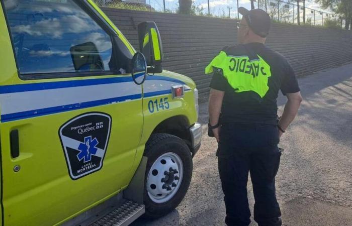 Paramédico celebra 50 años de recorrer las calles de Montreal en ambulancia