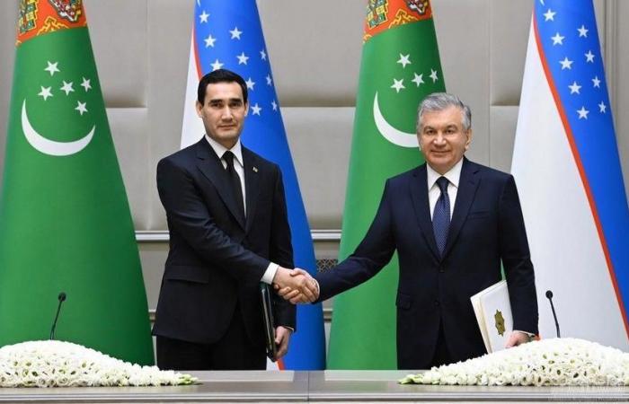 Los presidentes de Uzbekistán y Turkmenistán discuten el fortalecimiento de las relaciones bilaterales