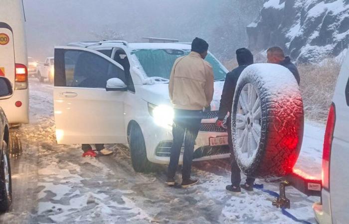 Una mujer muere de frío en un autobús atrapado en la nieve