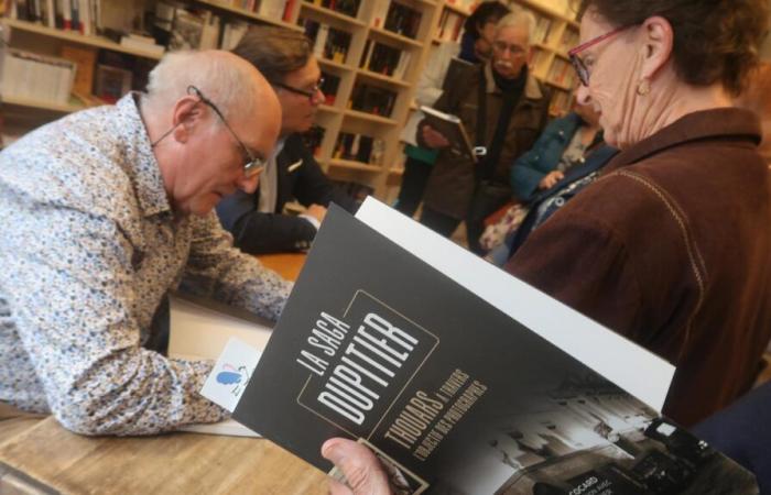 Este libro de fotografías explora un siglo de vida local.