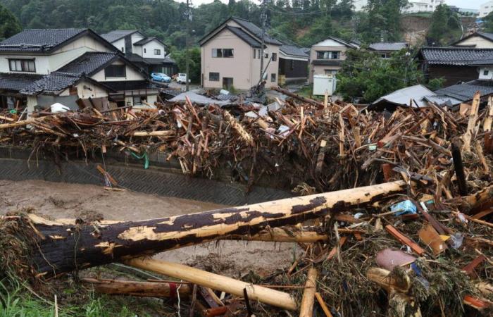 Las inundaciones azotaron el centro de Japón y provocaron la muerte de varias personas