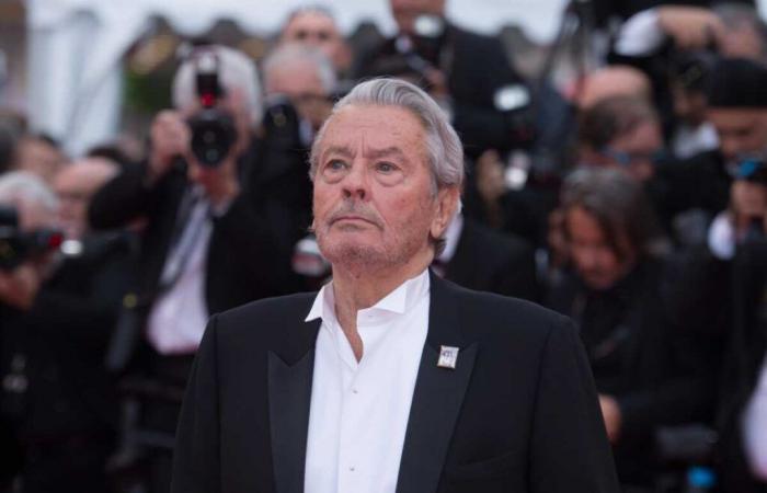 Alain Delon, su ex guardaespaldas revela por qué el actor tuvo que esconder 10.000 euros… en su ropa interior