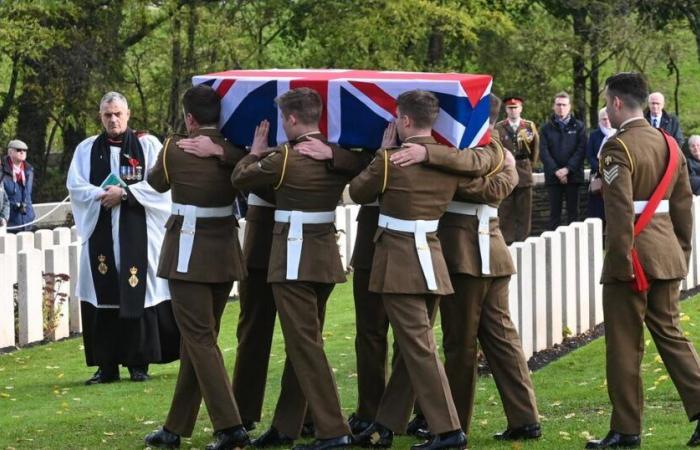 La princesa Ana presente en Paso de Calais para inaugurar la ampliación de un cementerio militar