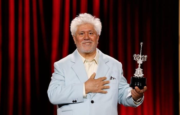 Almodóvar recibe el premio honorífico en el festival de San Sebastián