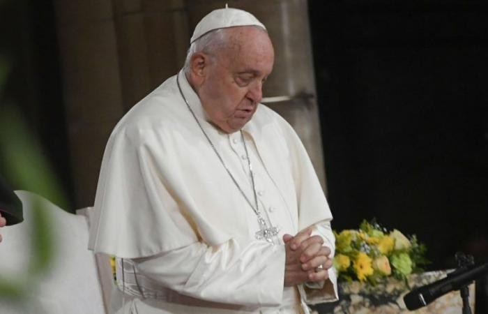 El Papa rezó ante la tumba del rey Balduino y elogió su “valentía” ante el aborto