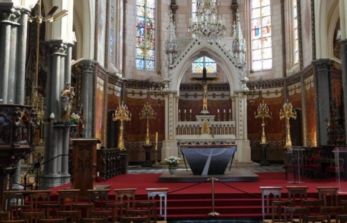 Dos lingotes de oro colocados en una iglesia por un anónimo para financiar su restauración: Noticias