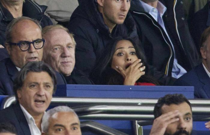 Vestida con los colores del Stade Rennais, Salma Hayek, apasionada seguidora