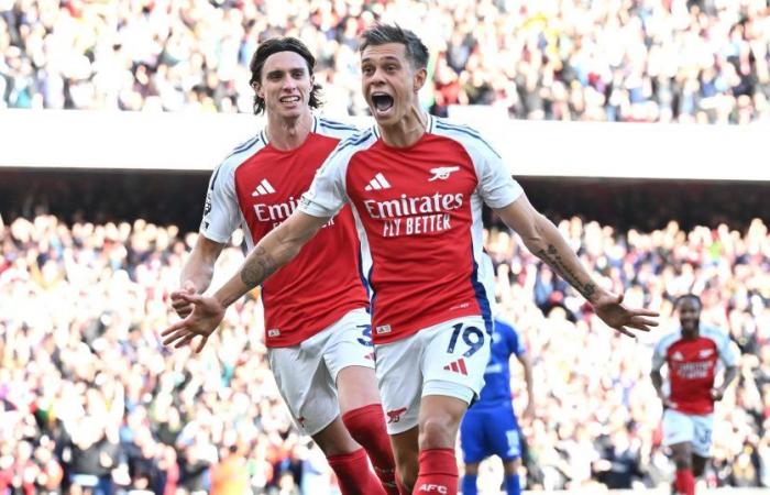 Premier League – Tres días antes de recibir al PSG, el Arsenal gana dolorosamente al Leicester