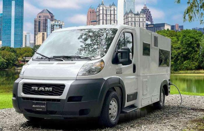 Maxvan Access presenta una mini furgoneta camper cúbica y atípica diseñada para optimizar el espacio habitable