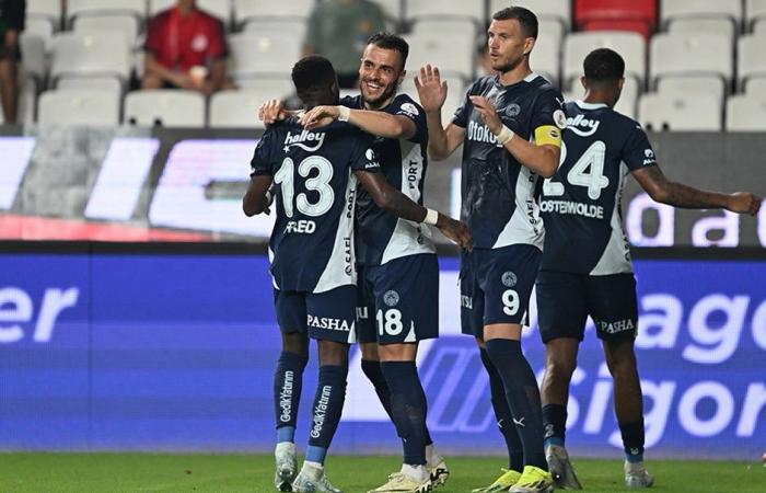 ¡2-0! ¡El Fenerbahçe consigue grandes puntos contra el Antalyaspor! – LIGABlatt – ¡Fútbol al momento!