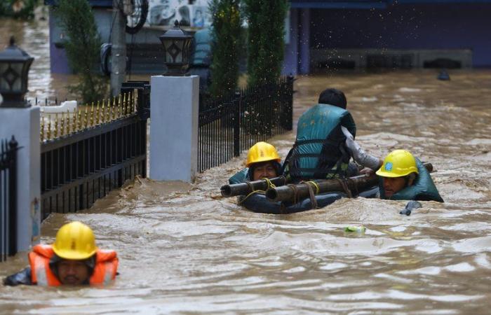 Al menos 101 muertos y 64 desaparecidos en terribles inundaciones en Nepal