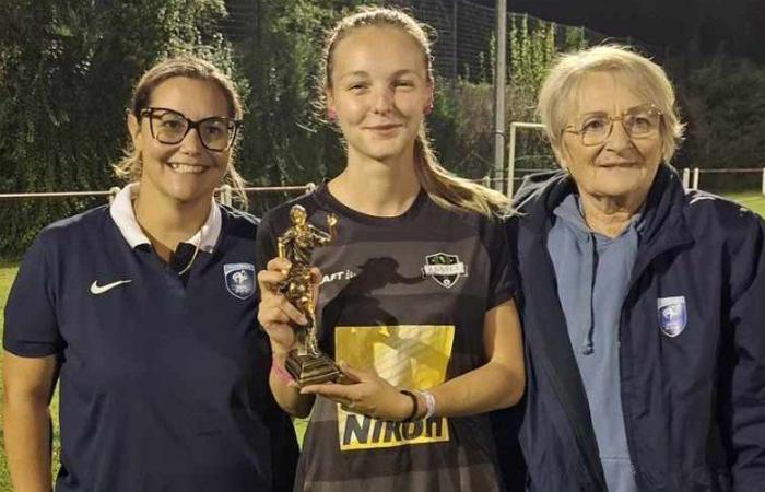 la “bota de oro” otorgada a la jugadora del RBA Tiffani Begg