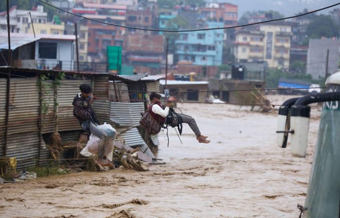 Las inundaciones que azotan Nepal desde el viernes han matado a más de 100 personas, pero el número de víctimas aumentará