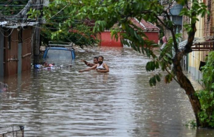 Al menos 104 muertos y 64 desaparecidos en las inundaciones de Nepal: Noticias