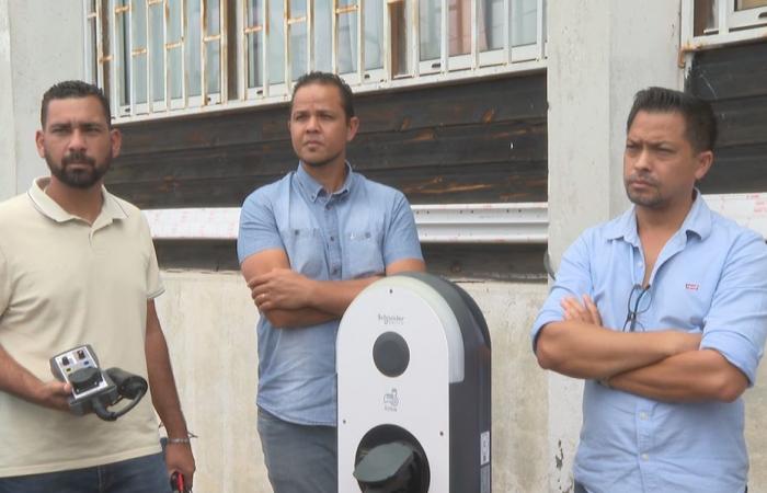 Electricistas capacitados localmente para instalar estaciones de carga en Reunión