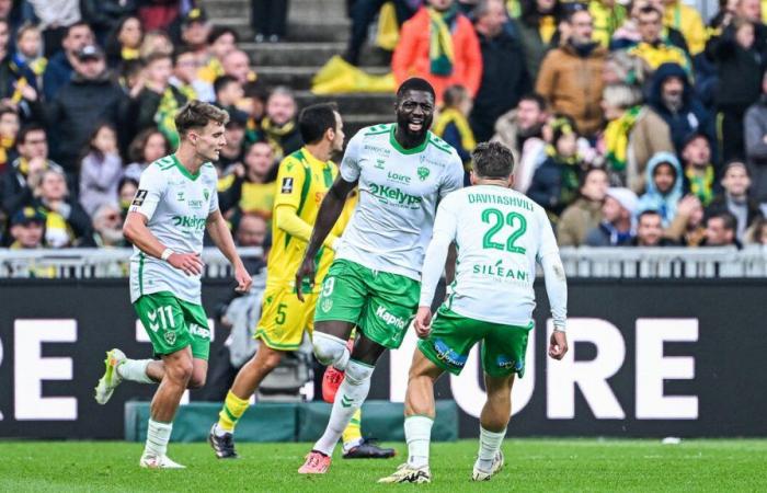 Nantes enganchado por Saint-Étienne, Reims entre los 4 primeros