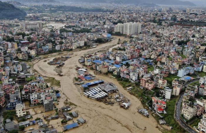 Las inundaciones que azotan Nepal desde el viernes han matado a más de 100 personas, pero el número de víctimas aumentará