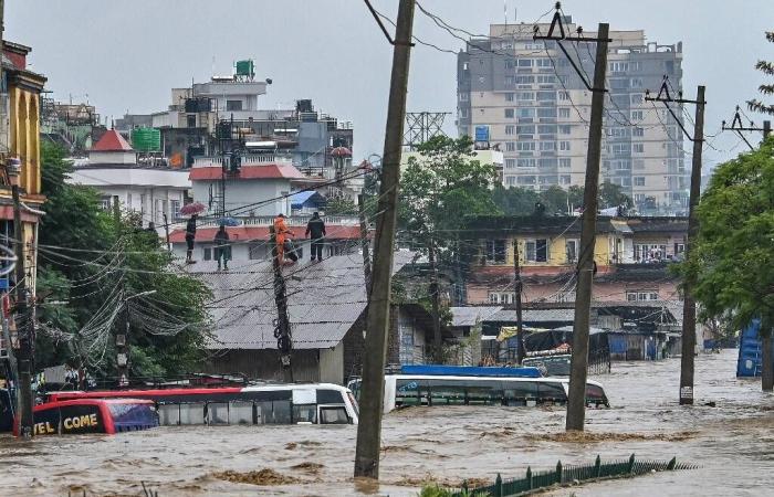 Al menos 101 muertos y 64 desaparecidos tras las inundaciones en Nepal