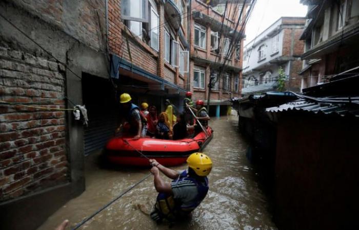 En Nepal, la cifra de muertos por las lluvias torrenciales asciende a 104 muertos y 64 desaparecidos