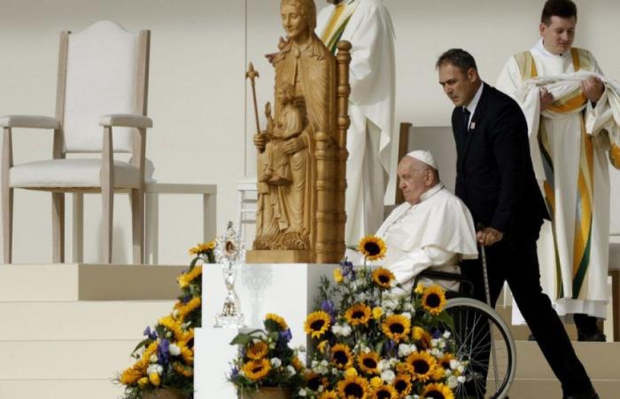 El Papa Francisco finaliza su viaje en un antiguo bastión del catolicismo