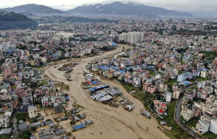 En Nepal, la cifra de muertos por las lluvias torrenciales asciende a 104 muertos y 64 desaparecidos