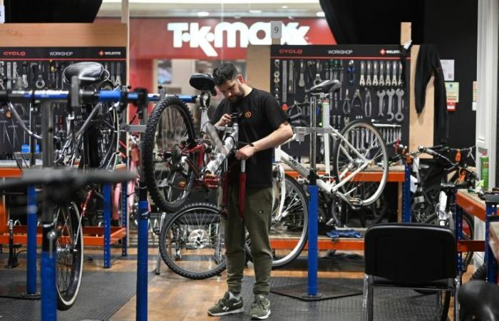 En Londres, ex presos se entrenan para reparar bicicletas para evitar reincidencia