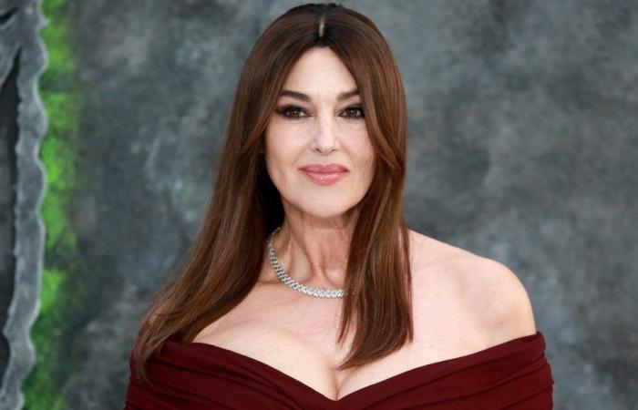 Monica Bellucci celebra su cumpleaños número 60 con este increíble vestido transparente