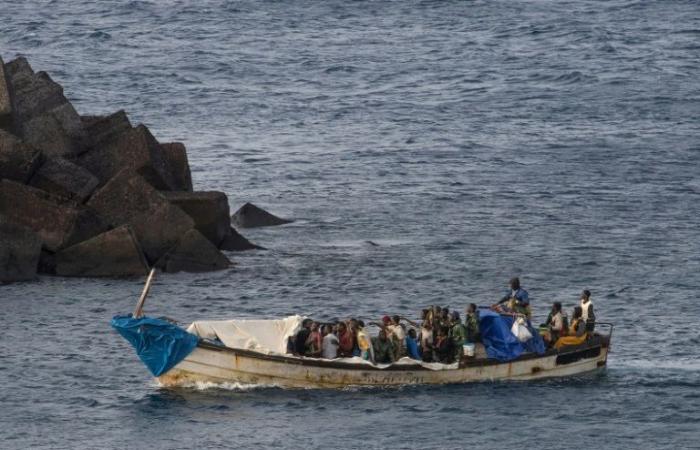 Nueva jornada de búsqueda frente a las costas de Canarias para al menos 48 migrantes desaparecidos