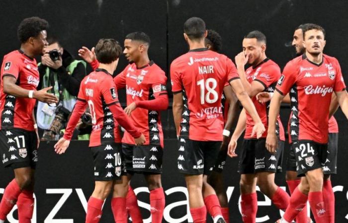 En el descanso, el Guingamp se adelanta con un cabezazo corto al Caen.