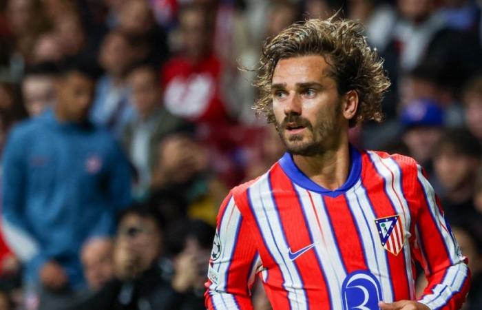 Antoine Griezmann ataca a Lionel Messi