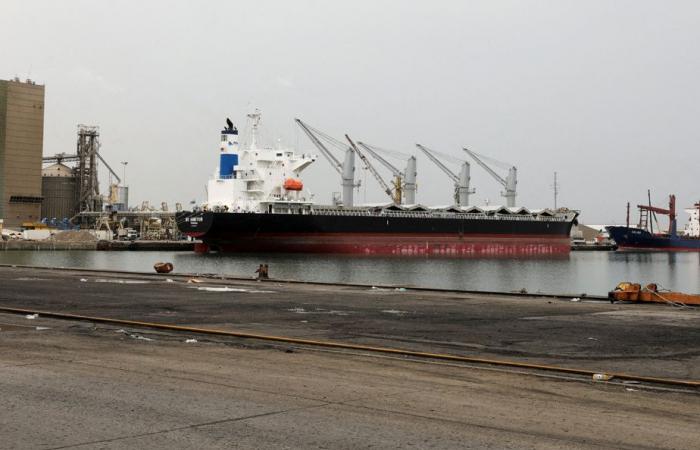 Dos barcos alcanzados por ataques frente a Yemen