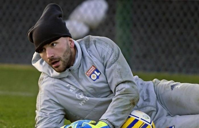 OL puso bruscamente a Anthony Lopes en su lugar