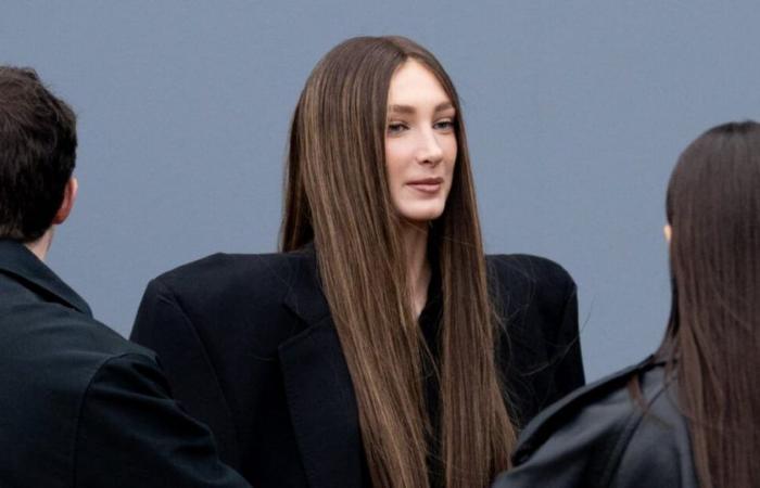 Mathilde Pinault con peluca XXL en el desfile de Balenciaga, Laetitia Casta vuelve a apostar por la asimetría