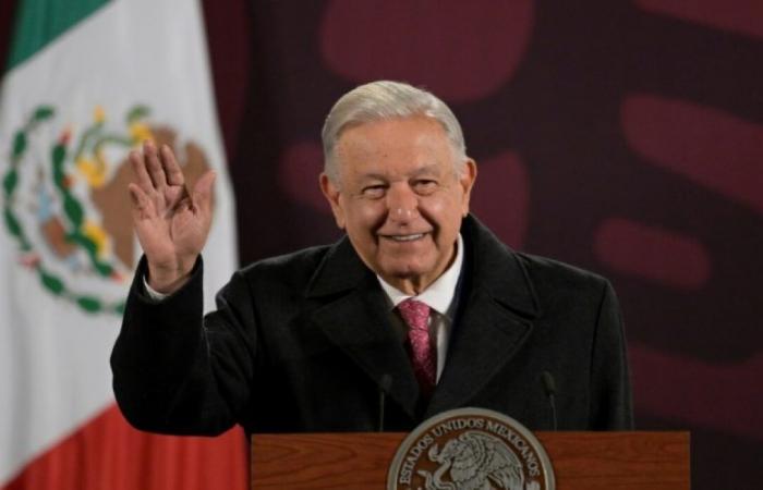 El presidente Andrés Manuel López Obrador sale satisfecho tras su conferencia de prensa número 1438